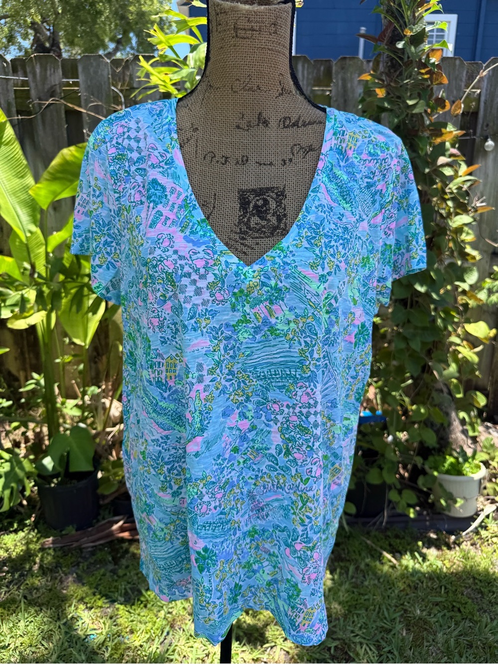 Etta tops size XXL NWOT- tag say M but it’s run big like XXL.Pit to pit is 22